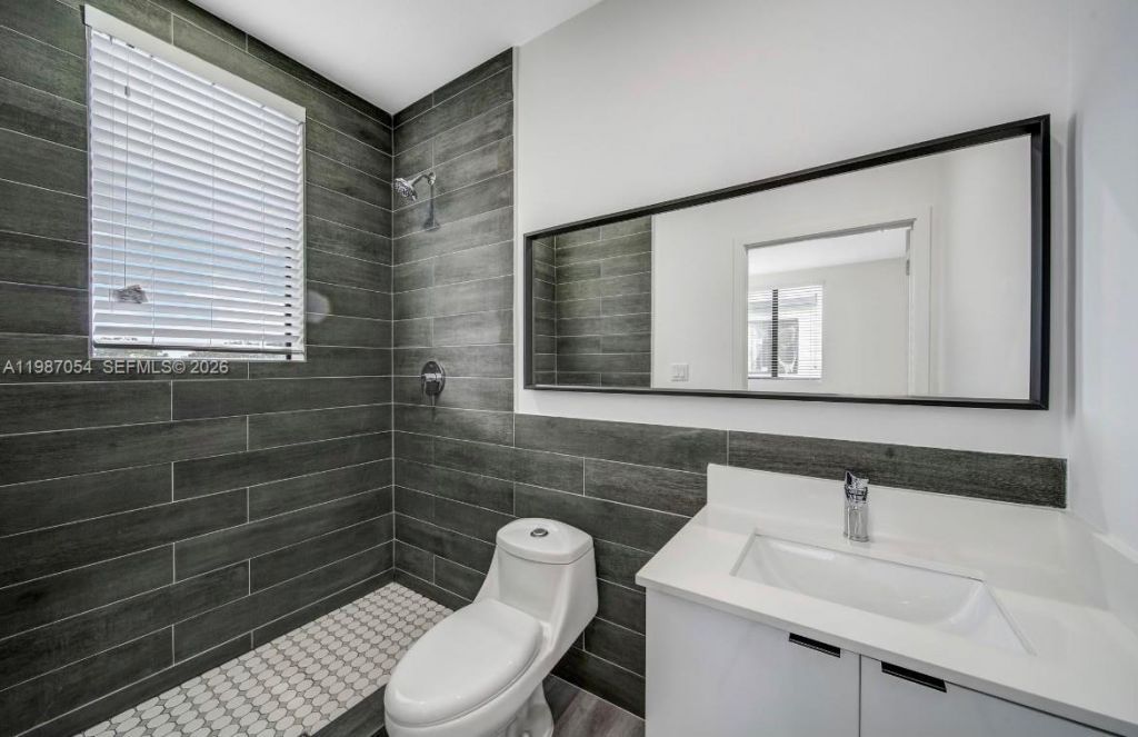 853 E 24th St, Unit 304, Hialeah, FL 33013 Photo