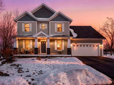 982 Inspiration Parkway N, Bayport, MN 55003