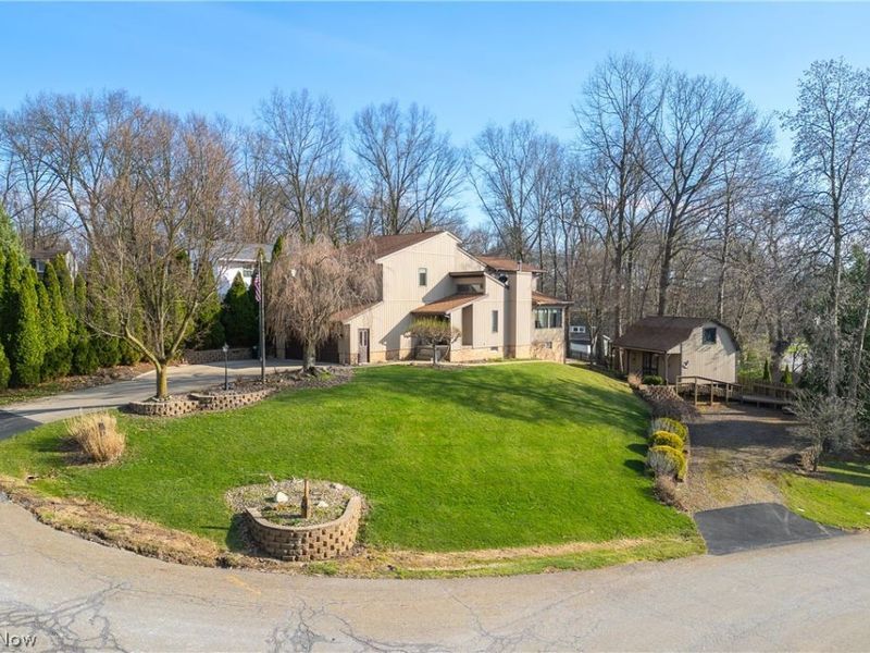 5124 Beachview Circle NW, Canton, OH 44708 Photo 1