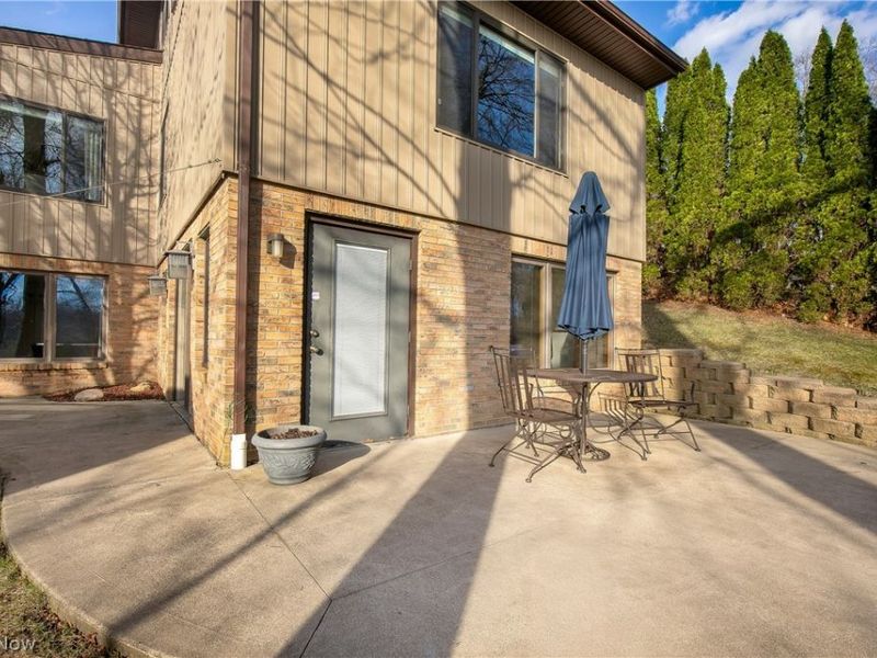 5124 Beachview Circle NW, Canton, OH 44708 Photo 11