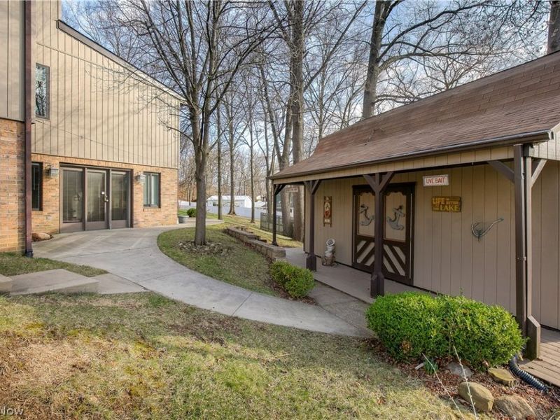 5124 Beachview Circle NW, Canton, OH 44708 Photo 12