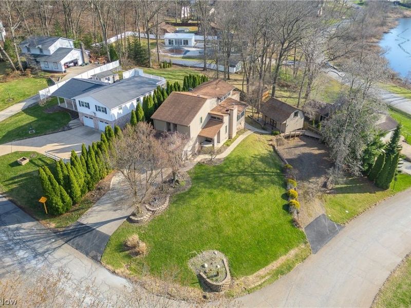 5124 Beachview Circle NW, Canton, OH 44708 Photo 3