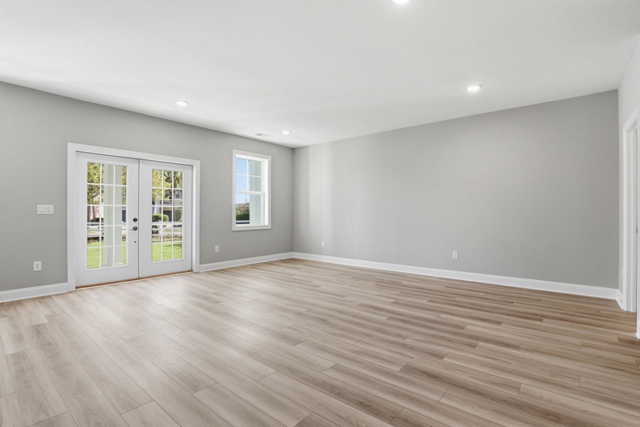 1312 Battery Park Dr. Photo 8