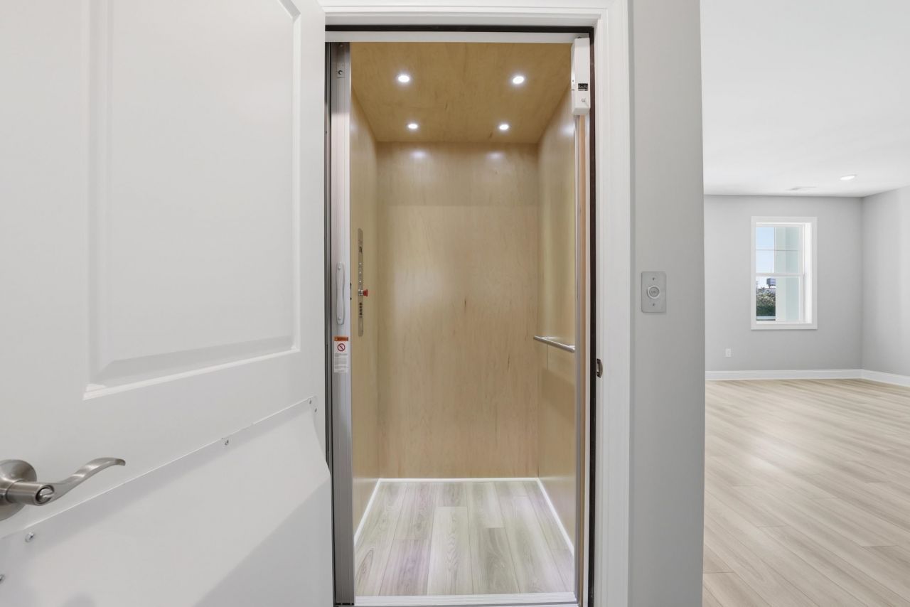 1312 Battery Park Dr. Photo 9