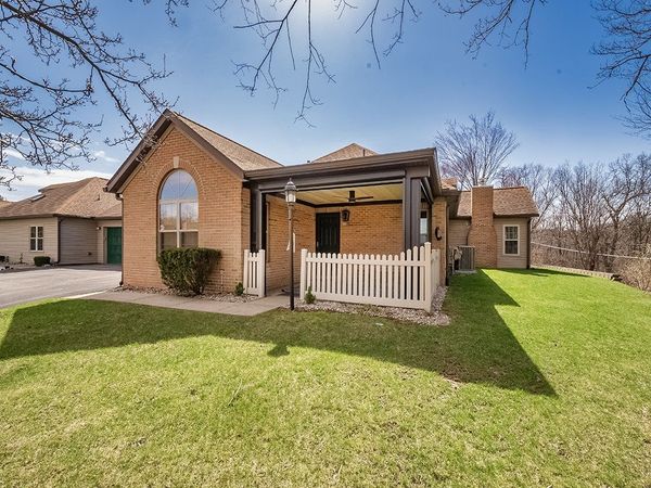 1252 Stanford Ct, Coraopolis, PA 15108