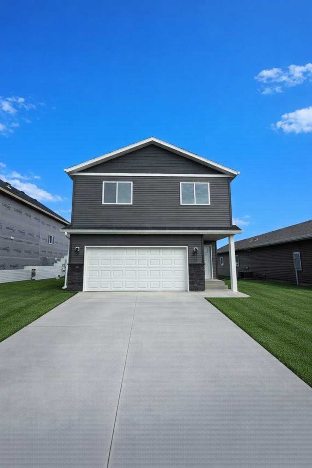 3734 33rd Street S, Moorhead, MN 56560 Main Photo