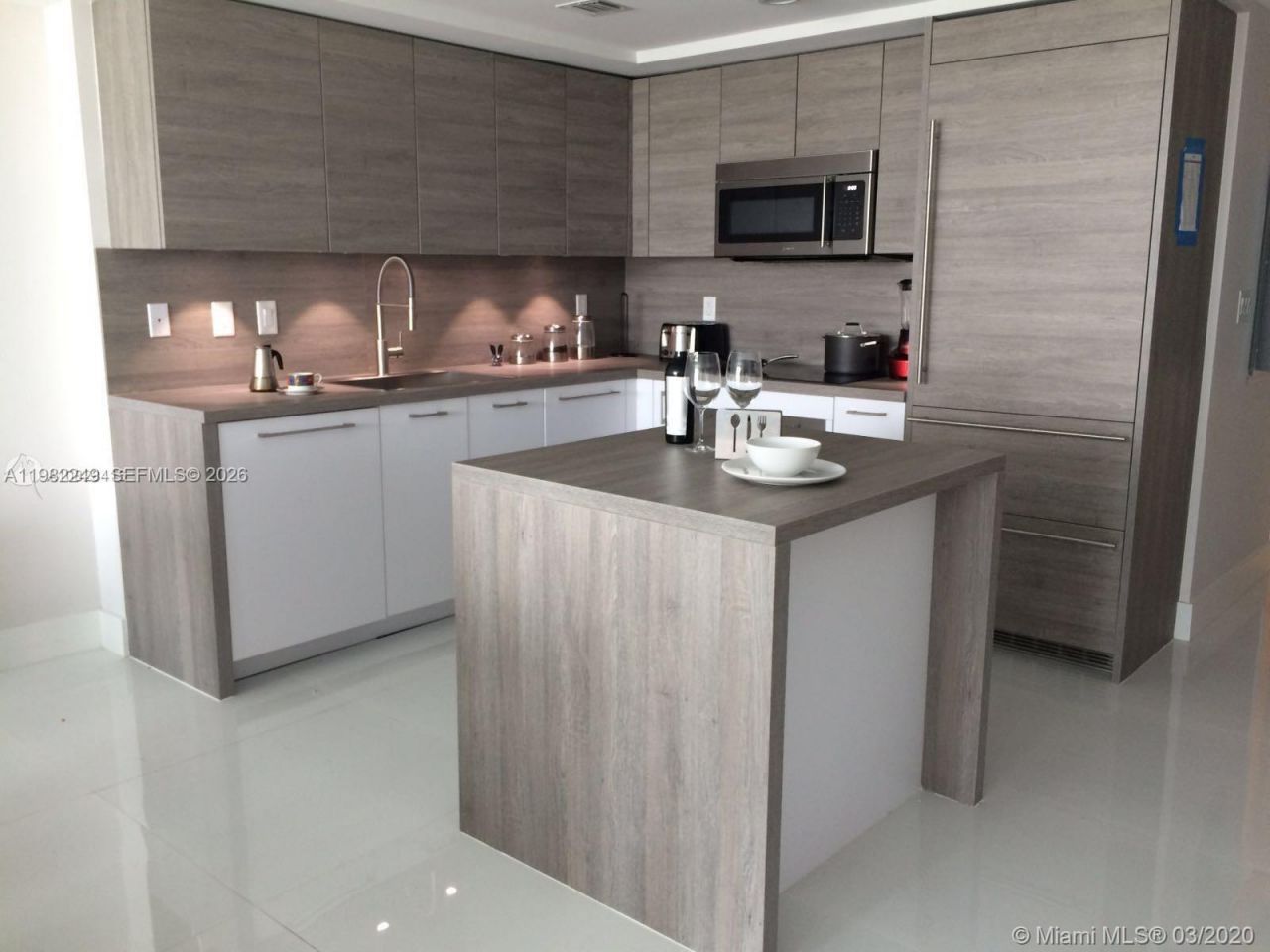 400 Sunny Isles Blvd , Unit 717, Sunny Isles Beach, FL 33160 Photo