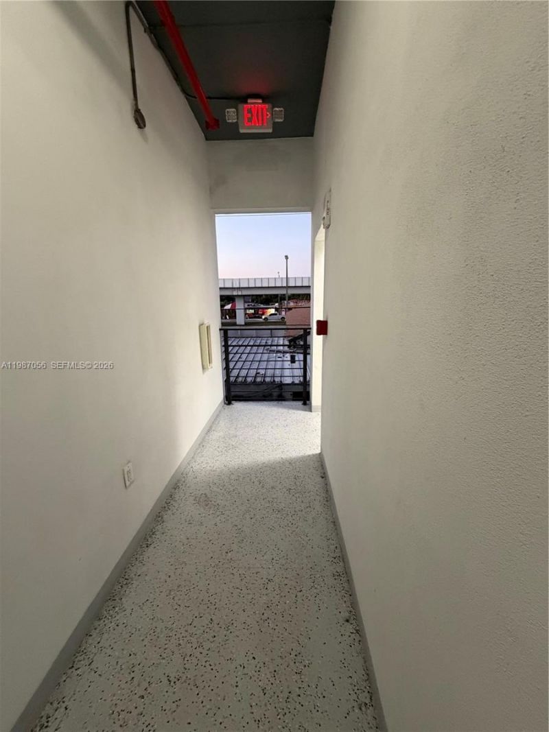 859 E 24th St, Unit 404, Hialeah, FL 33013 Photo