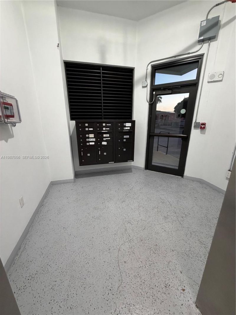 859 E 24th St, Unit 404, Hialeah, FL 33013 Photo