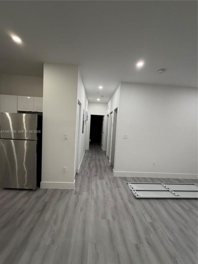 859 E 24th St, Unit 404, Hialeah, FL 33013 Photo