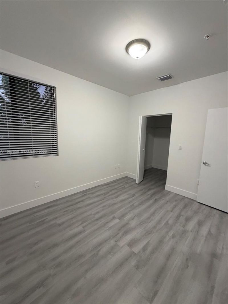 859 E 24th St, Unit 404, Hialeah, FL 33013 Photo