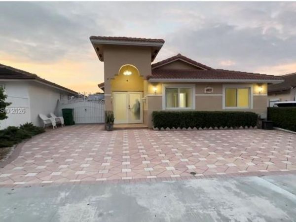 8807 NW 109th Ter , Hialeah Gardens, FL 33018