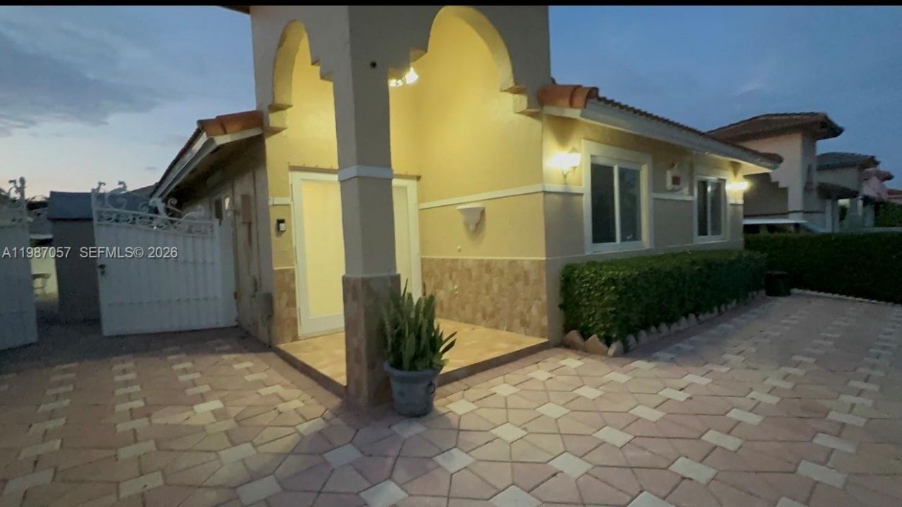 8807 NW 109th Ter, Hialeah Gardens, FL 33018 Photo