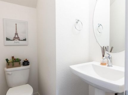 191 Log Pond Ln, Sacramento, CA 95818 Photo