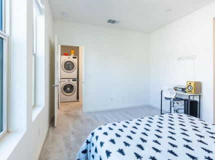 191 Log Pond Ln, Sacramento, CA 95818 Photo