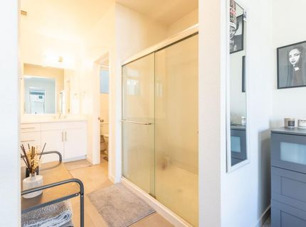 191 Log Pond Ln, Sacramento, CA 95818 Photo