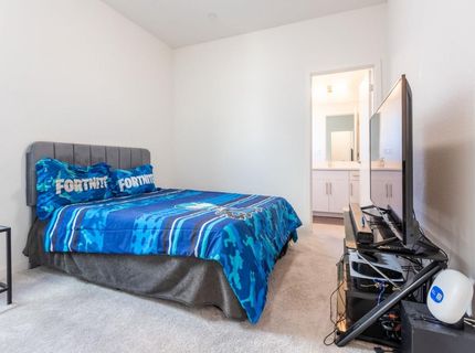 191 Log Pond Ln, Sacramento, CA 95818 Photo