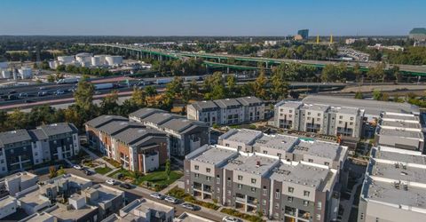 191 Log Pond Ln, Sacramento, CA 95818 Photo