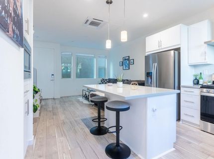 191 Log Pond Ln, Sacramento, CA 95818 Photo