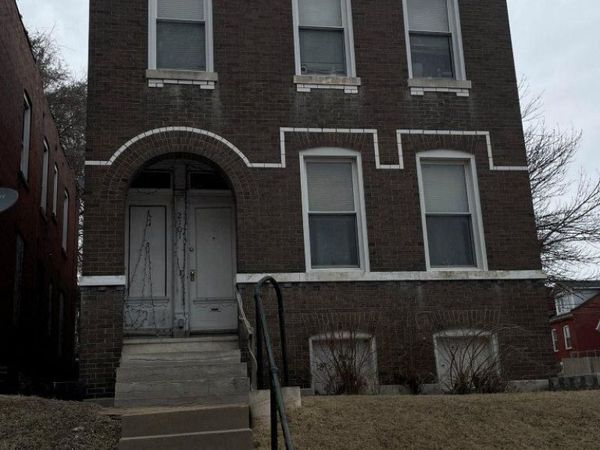 2101 Chippewa Street, St Louis, MO 63118