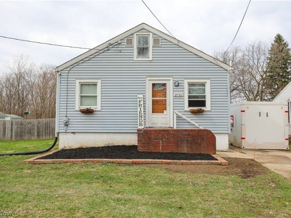 2721 Meadow Drive , Akron, OH 44312