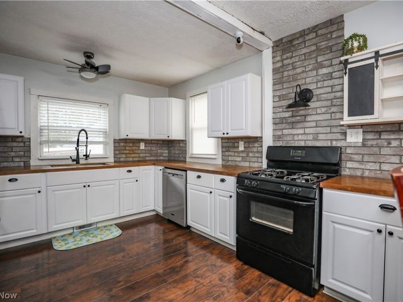 2721 Meadow Drive , Akron, OH 44312 Photo 8