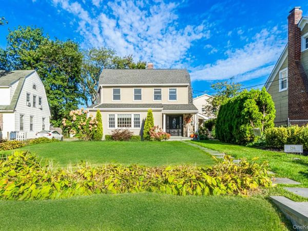 256 Garfield Avenue , Mineola, NY 11501