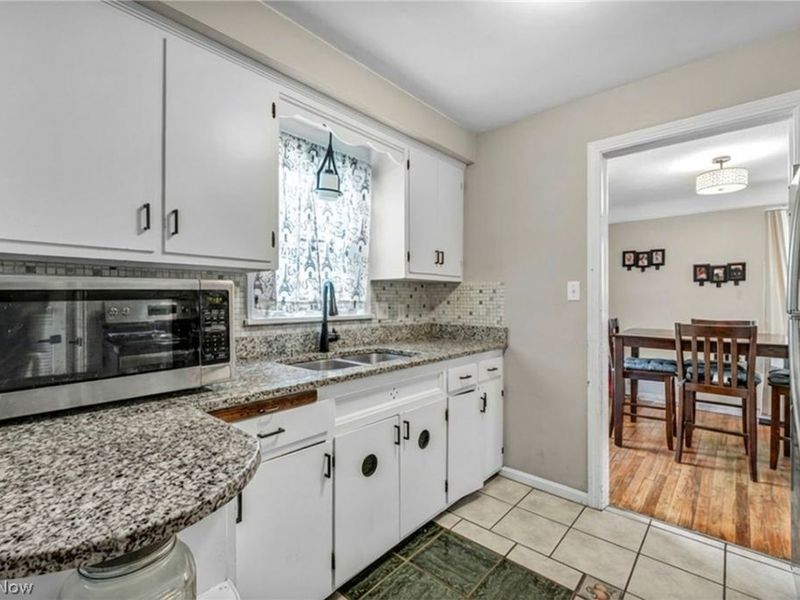 16908 Throckley Avenue, Cleveland, OH 44128 Photo 10