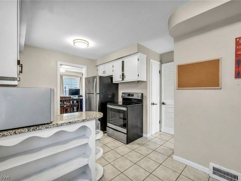 16908 Throckley Avenue, Cleveland, OH 44128 Photo 14