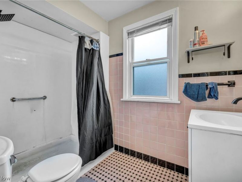 16908 Throckley Avenue, Cleveland, OH 44128 Photo 27