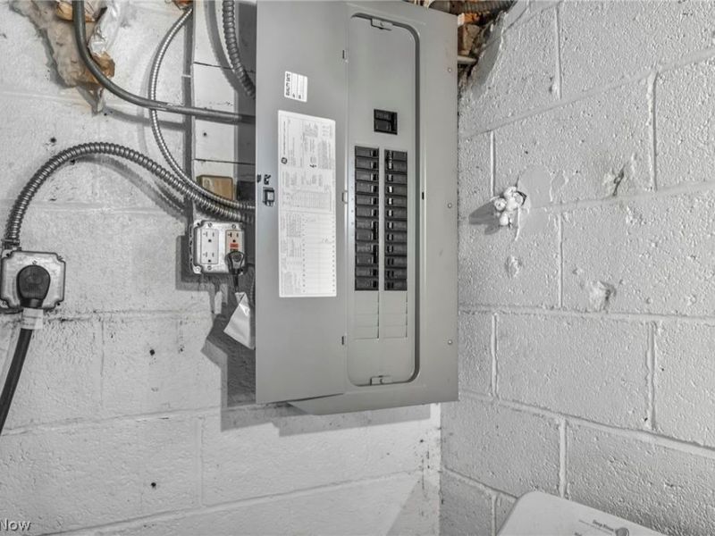 16908 Throckley Avenue, Cleveland, OH 44128 Photo 34