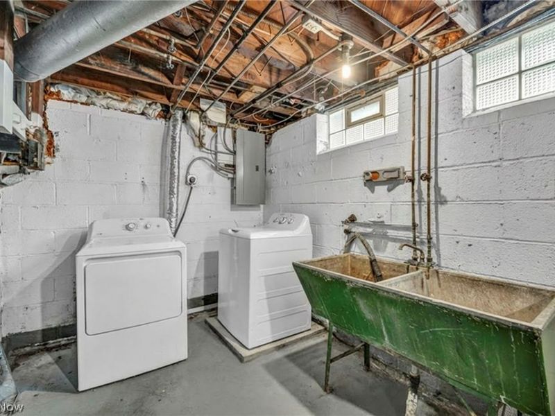 16908 Throckley Avenue, Cleveland, OH 44128 Photo 35