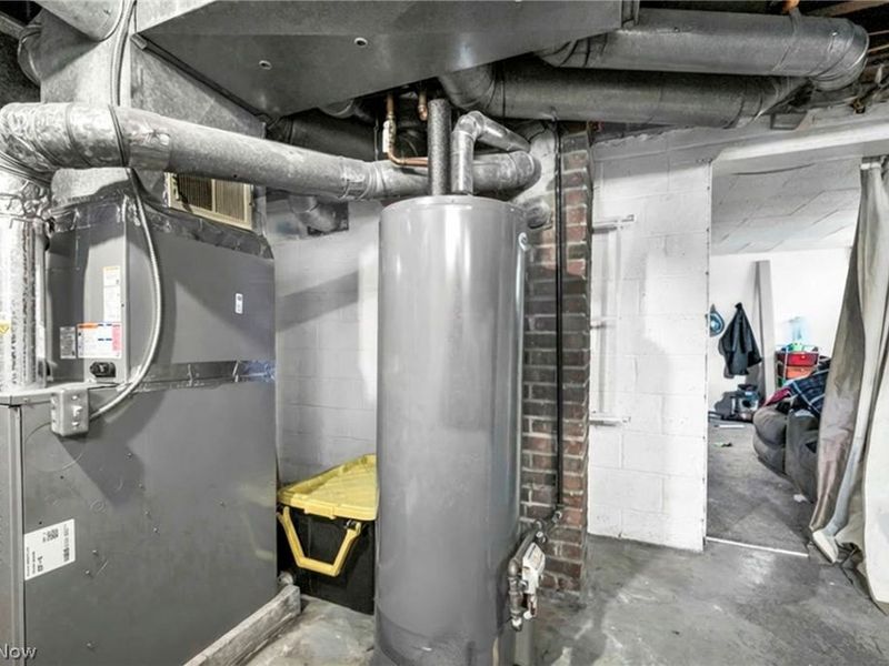 16908 Throckley Avenue, Cleveland, OH 44128 Photo 37