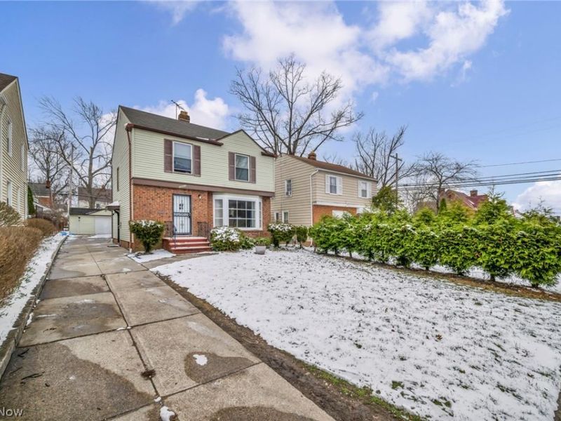 16908 Throckley Avenue, Cleveland, OH 44128 Photo 4