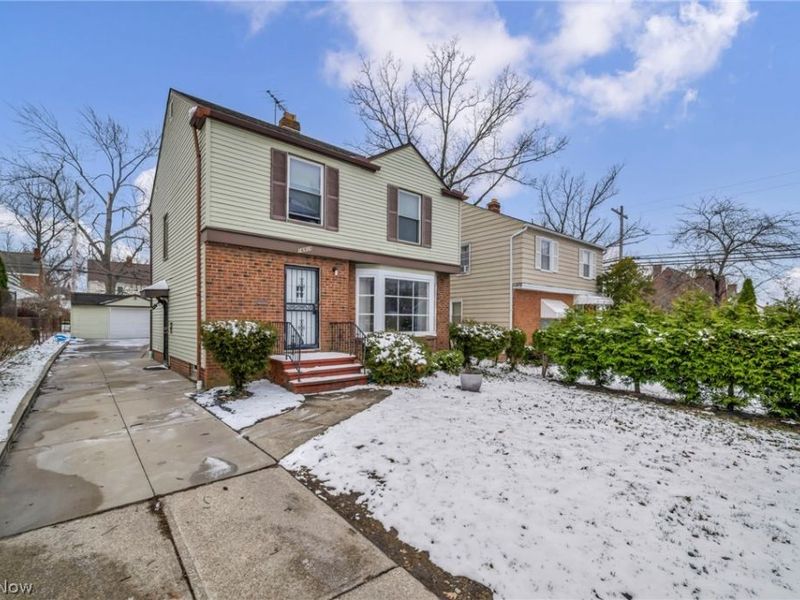 16908 Throckley Avenue, Cleveland, OH 44128 Photo 5