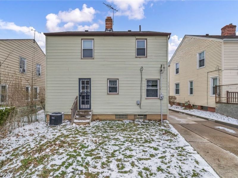 16908 Throckley Avenue, Cleveland, OH 44128 Photo 6