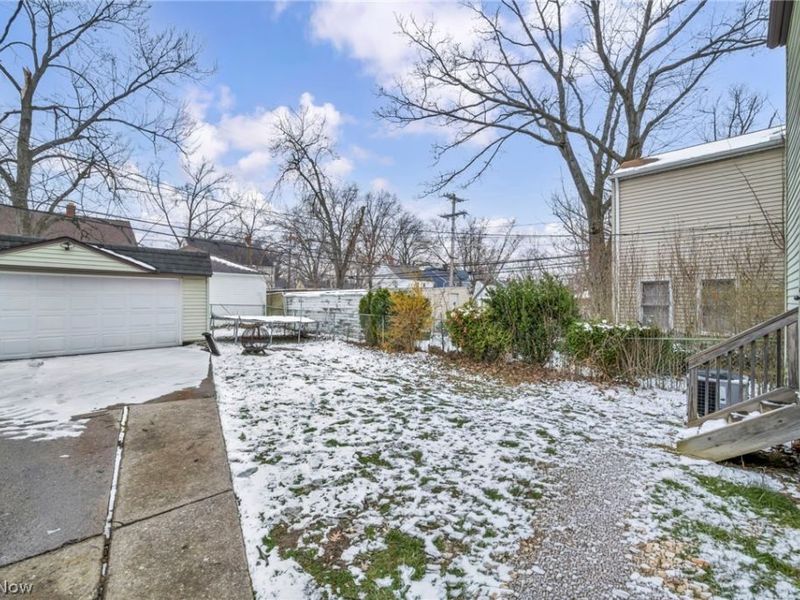 16908 Throckley Avenue, Cleveland, OH 44128 Photo 8