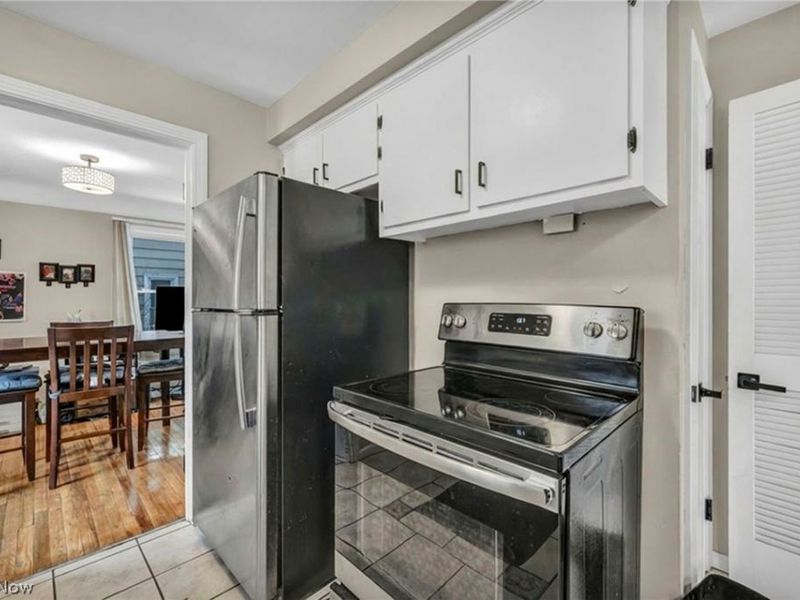 16908 Throckley Avenue, Cleveland, OH 44128 Photo 9