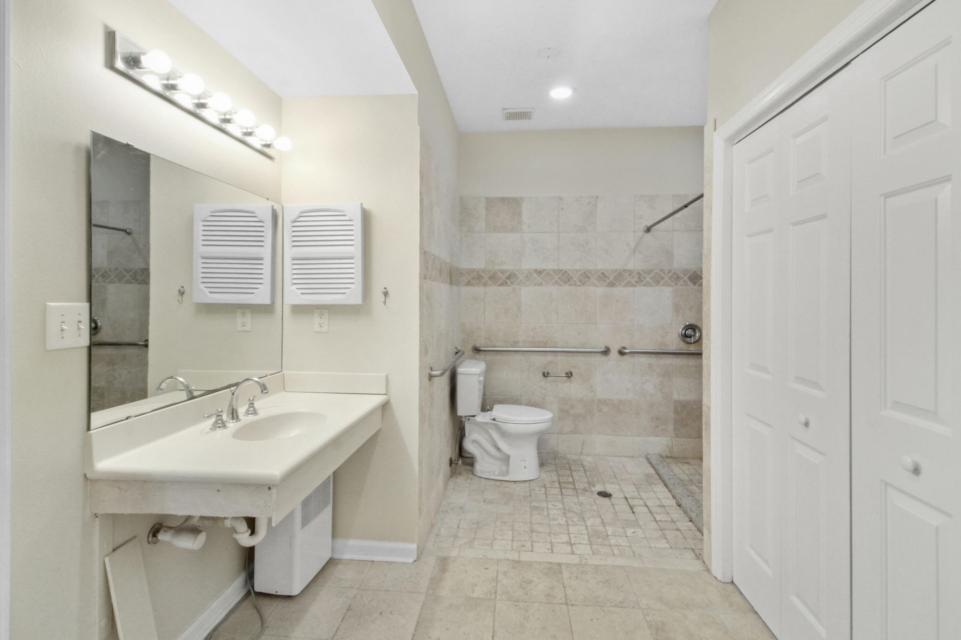 700 Daniel Ellis Drive Photo 17