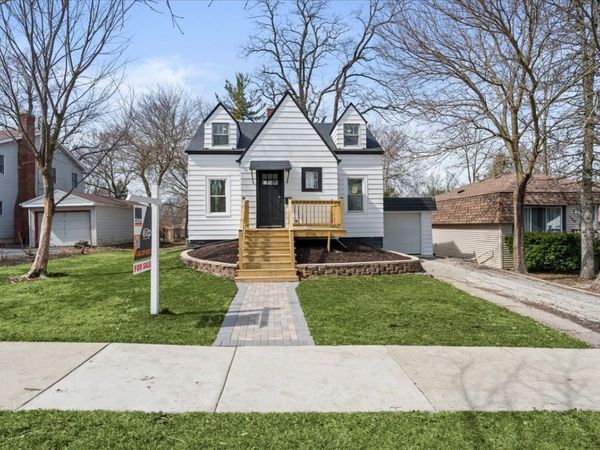 122 S Park Street , Westmont, IL 60559