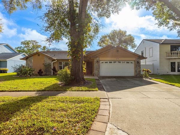 8639 LEIGHTON DRIVE, TAMPA, FL 33614