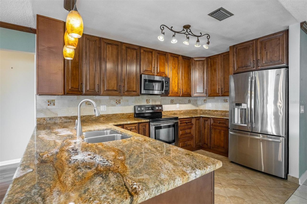 8639 Leighton Drive, Tampa, FL 33614 Photo