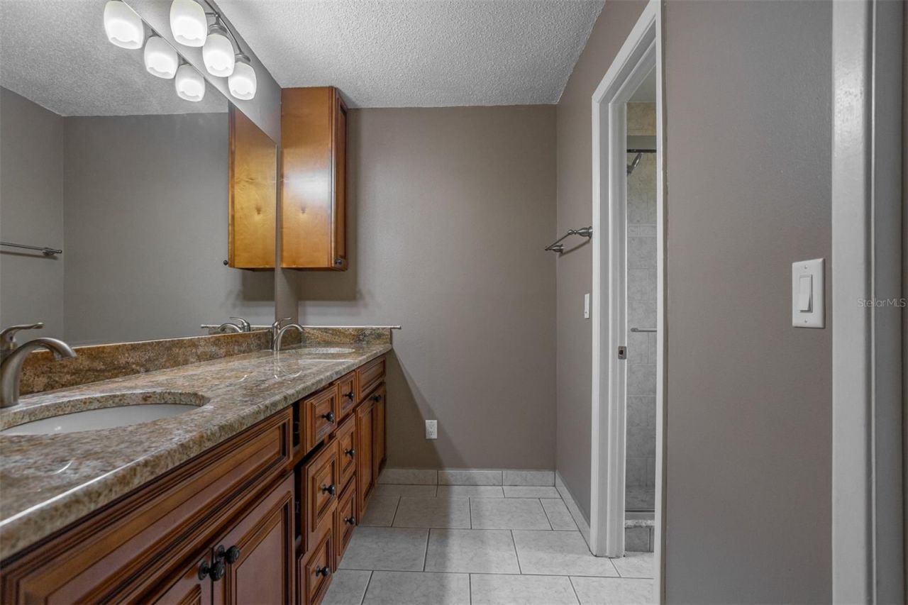 8639 Leighton Drive, Tampa, FL 33614 Photo