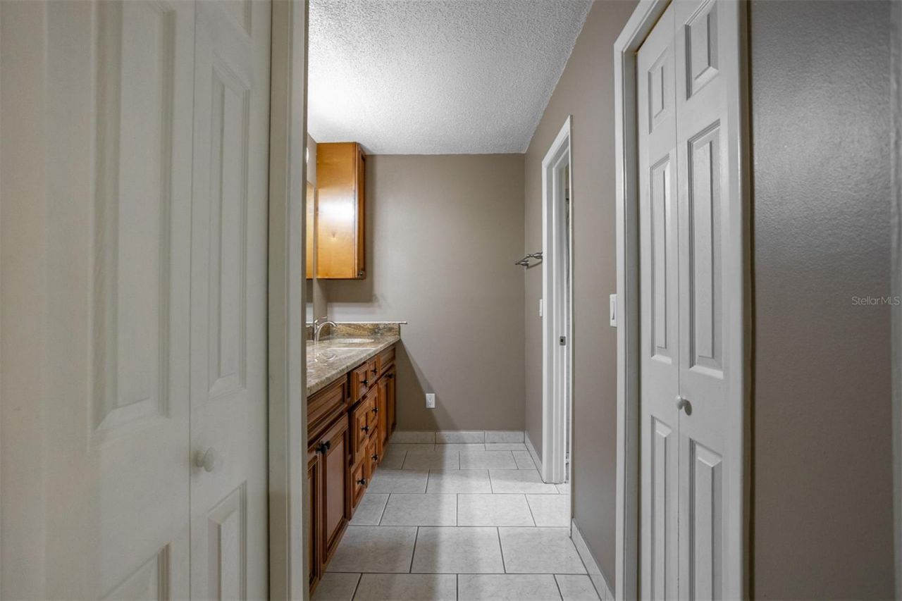 8639 Leighton Drive, Tampa, FL 33614 Photo