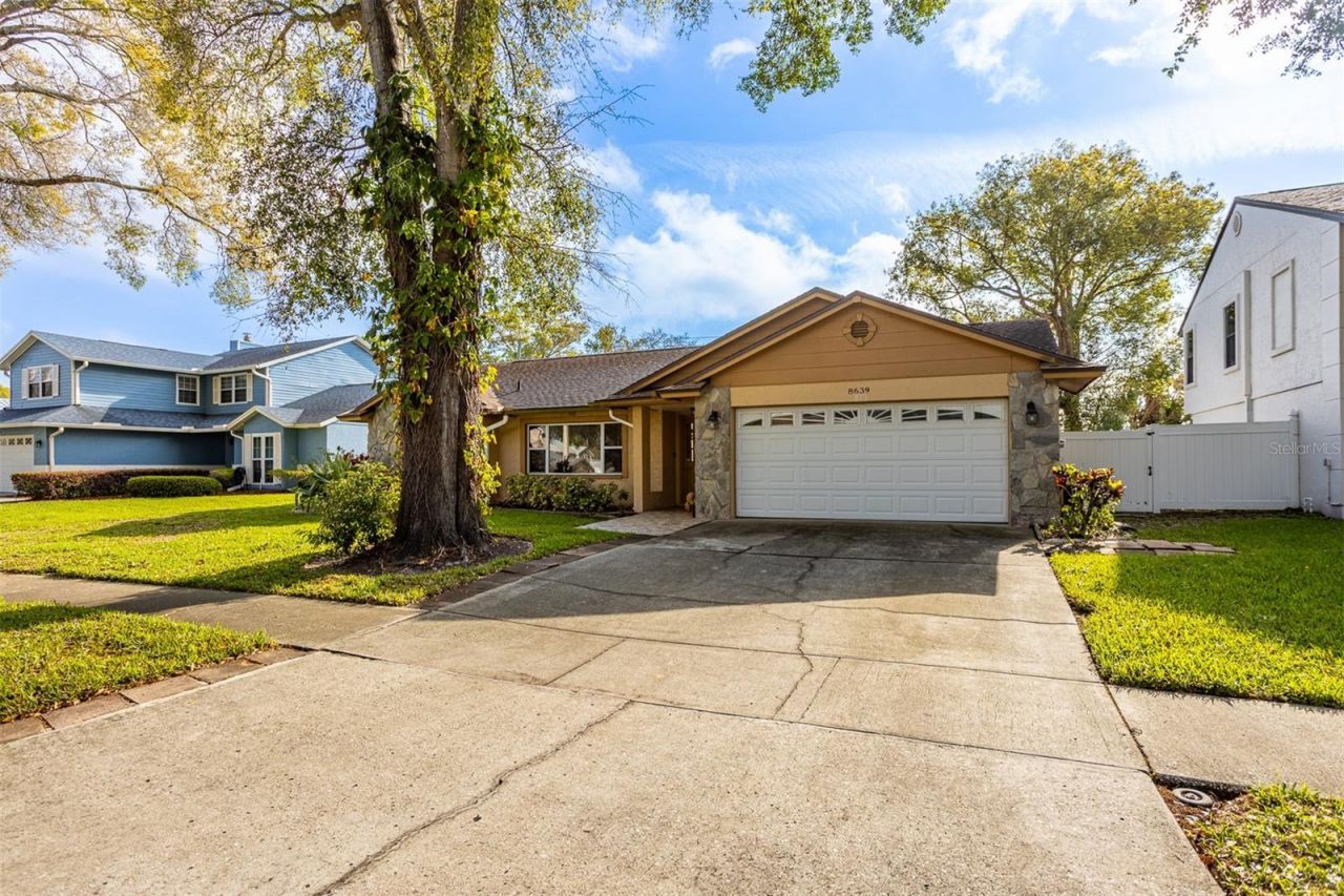 8639 Leighton Drive, Tampa, FL 33614 Photo