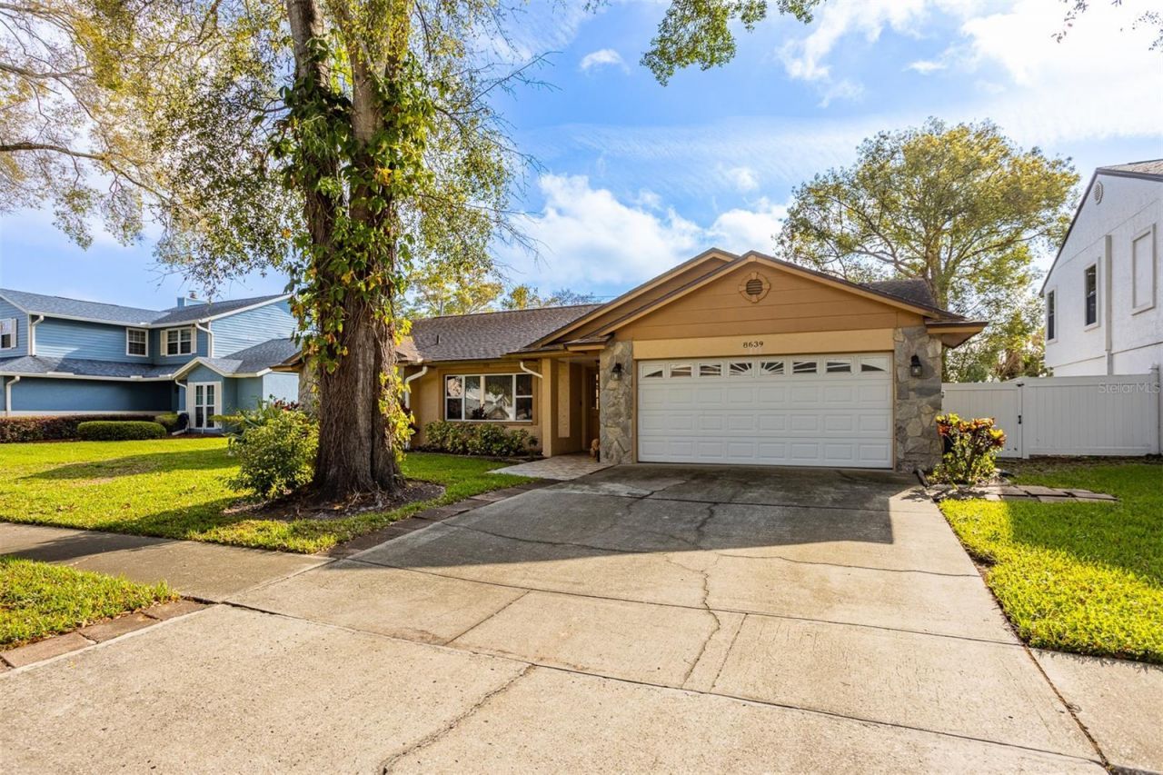 8639 Leighton Drive, Tampa, FL 33614 Photo