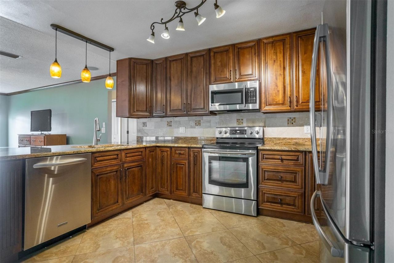 8639 Leighton Drive, Tampa, FL 33614 Photo