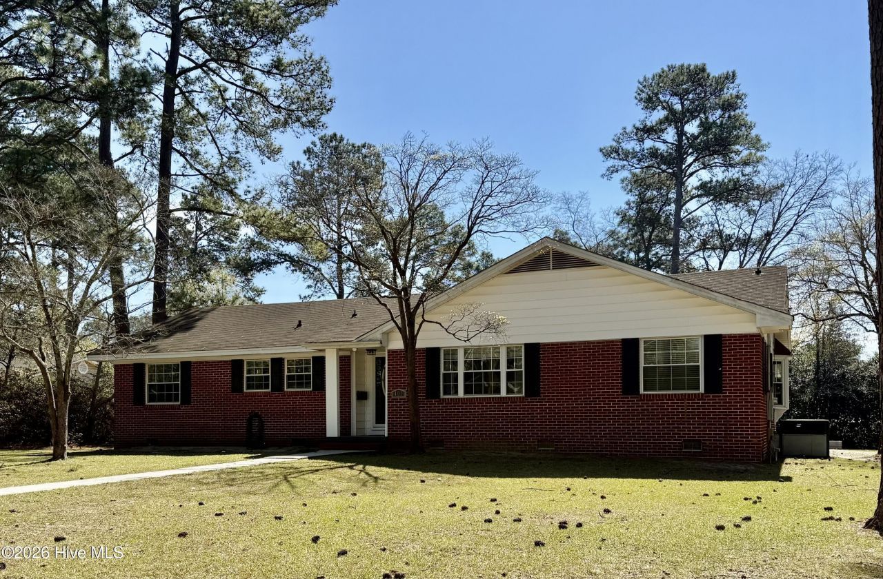 401 Hawthorne Street, Hamlet, NC 28345 Main Photo