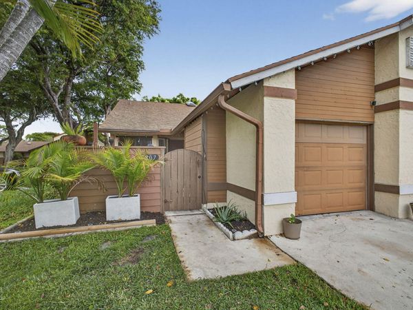 3807 Collinwood Lane, West Palm Beach, FL 33406