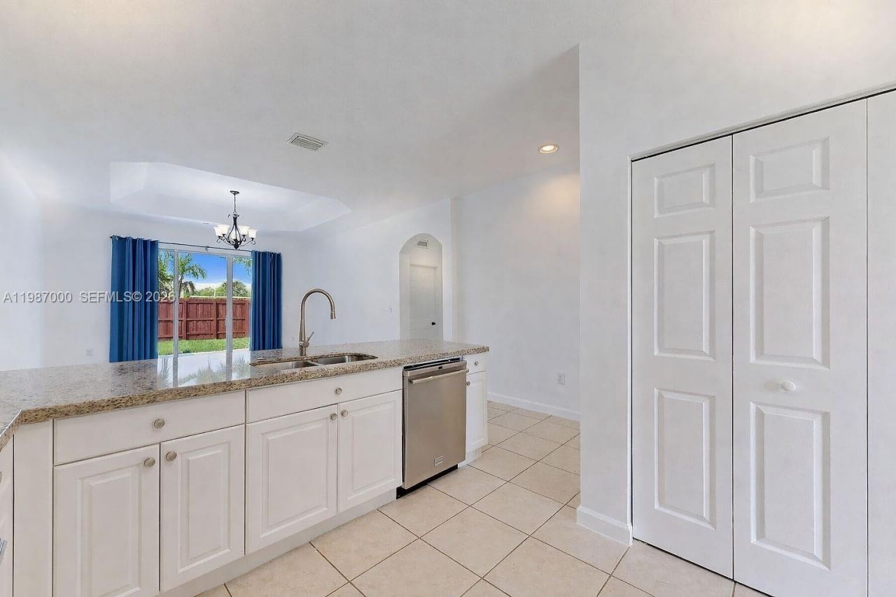 2014 NE 38th Rd , Unit 2014, Homestead, FL 33033 Photo